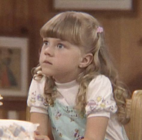 Full House Season 1, 90's Outfit, Stephanie Tanner, Jodie Sweetin, Fuller House, Screen Mirroring, Full House, Classic Tv, Jean Grey