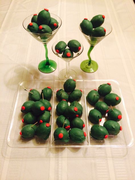 Green olive cake pops Olive Cake, Green Cake, Wine Party, Wine Parties, Green Olive, Cake Cookies, How To Make Cake, Cake Pops, Baked Goods