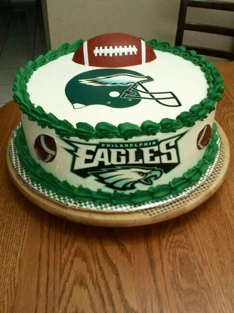 Philly Eagles Cake, Eagles Football Cake, Philadelphia Eagles Cake, Football Cake Pops, Football Themed Cakes, Bowling Cake, Football Theme Birthday, Football Birthday Cake, Bakers Gonna Bake