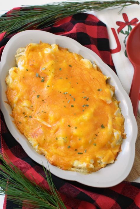 A cheesy, and creamy crab meat casserole recipe with sweet onion, imitation crab meat, and delicious flavor. This is perfect served with crusty bread or thick crackers. Crabmeat Casserole Recipes, Crabmeat Casserole, Meat Casserole Recipes, Crab Bake, Crab Casserole, Chinese Buffet, Crab Meat Recipes, Meat Casserole, Crab Dishes