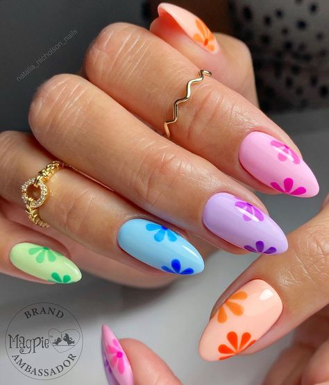 Flaunt your creativity with trendy summer nail art designs! From vibrant colors to tropical themes, express yourself with chic nail art ideas for the perfect summer look. Mint Green Nails, Rainbow Nails Design, May Nails, Chic Nail Art, Green Nail Designs, Nail Art Designs Summer, Colorful Nails, Cute Nail Ideas, Cute Gel Nails