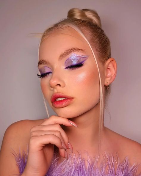 Lavender Purple Eye Makeup, Lavander Makeup Look, Purple Festival Makeup, Lavender Prom Makeup, Lavender Haze Makeup, Lavender Makeup, Monochromatic Makeup, Makeup Purple, Map Ideas