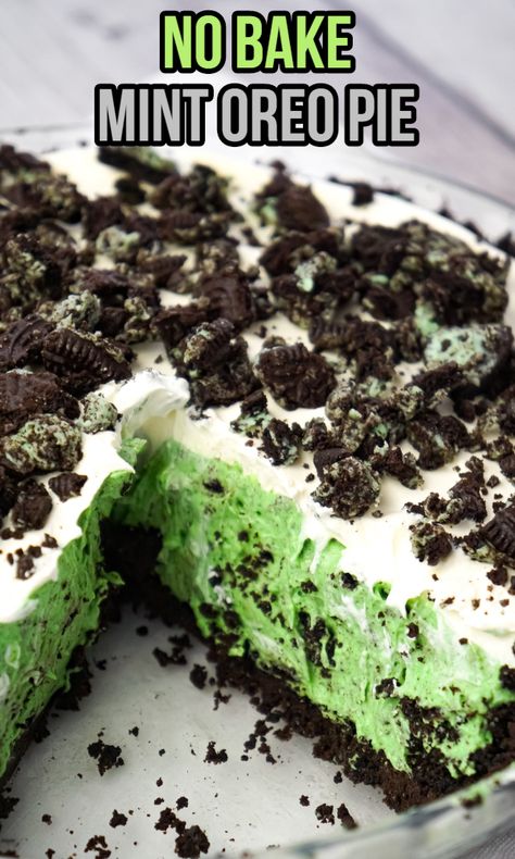 Mint Oreo Pie is an easy no bake dessert recipe with a creamy mint Oreo pudding filling, topped with Cool Whip, all in an Oreo crust. Mint Oreo Fluff Dessert, No Bake Mint Oreo Cheesecake, Mint Desserts Easy, Oreo Pie Crust Desserts, Oreo Crust Pie Recipes, Green Dessert Ideas, Mint Oreo Dessert, Mint Dessert Recipes, Colorful Dessert Recipes