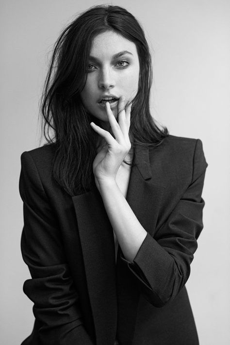 Jacquelyn Jablonski, Portrait Photography Women, Img Models, Model Poses Photography, Foto Poses, Photography Poses Women, Black And White Portraits, 인물 사진, Studio Portraits