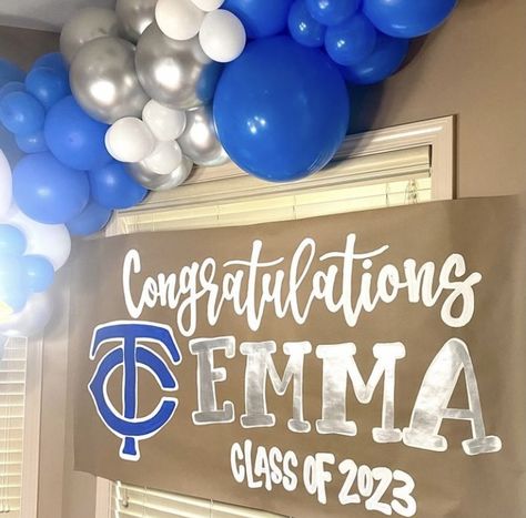 Grad Banner Painted, Graduation Banner Ideas High Schools, Brown Paper Banner Graduation, Grad Party Banner Painted, Grad Party Banner Ideas, Painted Graduation Banner, Grad Banner Ideas, Graduation Banner Ideas, Diy Graduation Banner