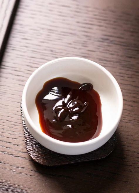 Oyster Sauce - What Is It and How to Pick The Best? Cooked Oysters, Best Oysters, Marinate Meat, Condiment Recipes, Easy Chinese Recipes, Stir Fry Sauce, Recipe Boards, Chinese Cooking, Oyster Sauce