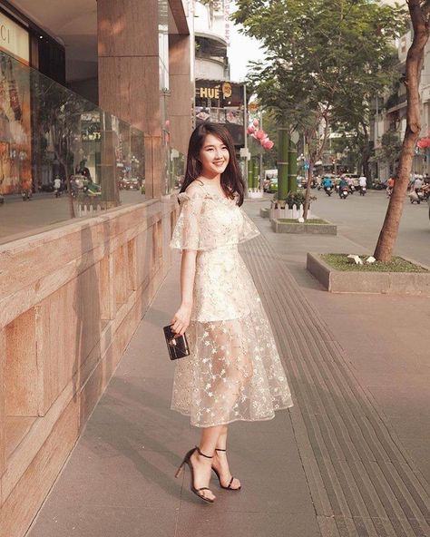 Dress Brokat Modern, Kebaya Modern Dress, Fashion Dresses Formal, Dress Pesta, Ethereal Dress, Kebaya Dress, 파티 드레스, Women Dresses Classy, Girly Dresses