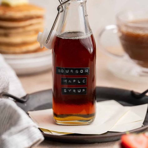 Homemade Bourbon Maple Syrup Recipe Maple Bourbon Syrup, Spicy Maple Bourbon Pickles Recipe, Bourbon Syrup Recipe, Vegan Mashed Sweet Potatoes, Maple Syrup Recipe, Homemade Bourbon, Homemade Coffee Syrup, Bourbon Maple Syrup, Mashed Parsnips