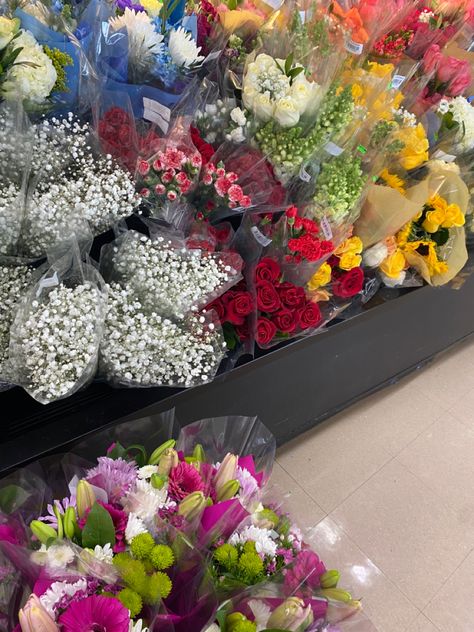 Bouquet From Grocery Store Flowers, Flowers Grocery Store, Flower Store Aesthetic, Grocery Flowers, Store Bought Flowers, Grocery Store Bouquet, Flower Bouquet Spring, Grocery Store Flowers, Dreamy Space