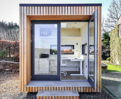 Home Office Garden Room, Diy Outdoor Office, Small Outdoor Office, Garden Room Office, Home Office Pod, Outside Office Ideas, Small Backyard Office, Small Garden Office Ideas, Outdoor Office Ideas