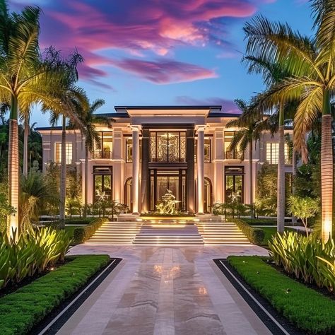 Inside Rick Ross's Luxurious Miami Mansion Luxury Palace House, Florida Mansions Luxury, Miami Luxury Homes, Rick Ross House, Celebrity Houses Mansions, Real Architecture, Rich Houses, Miami Homes, Miami Beach Mansion