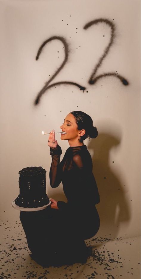 White Birthday Aesthetic, Birthday Aesthetic Black, Photography Poses Black And White, Aesthetic Black Heels, Birthday Outfit Classy, Birthday Photoshoot Backdrop, Aesthetic Black Dress, Stanley Adventure Quencher, Stanley Adventure