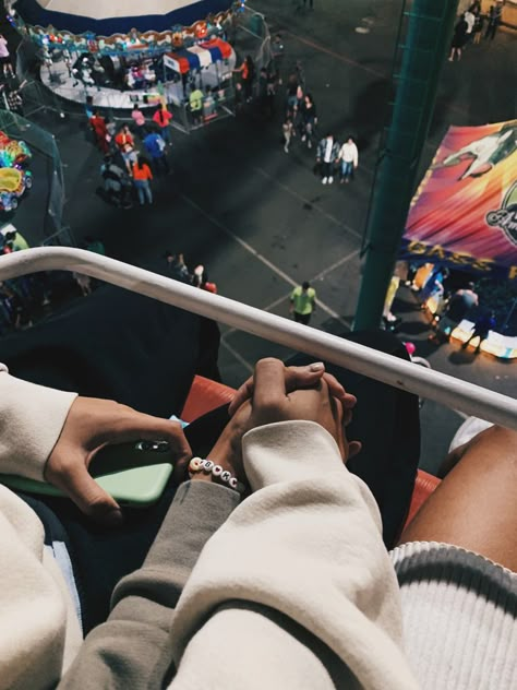 Couple Ferris Wheel Aesthetic, Rollercoaster Couple Aesthetic, Couples At The Fair At Night, Theme Park With Boyfriend, Cute Carnival Pictures Couple, State Fair Pictures With Boyfriend, Fair Poses With Boyfriend, Couple On Roller Coaster, Carnival Picture Ideas Couple