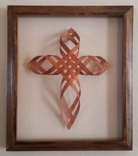 DIY Woven Wooden Cross Wall Hanging Cross Wall Hanging, Woven Cross, Jewish Crafts, Basket Weaving Patterns, Wooden Crosses, Cross Crafts, Cross Wall, Woven Wood, Wood Crafts Diy