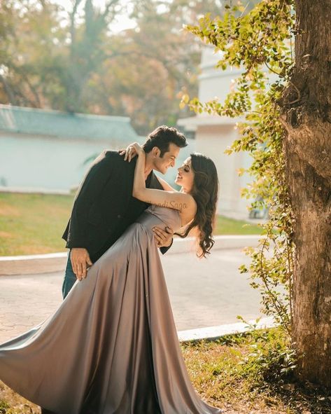 Wedding Bridal Entry, Pre Wedding Photoshoot Beach, Couples Candid Photography, Dreamy Outfits, The Kapil Sharma Show, Bridal Entry, Kapil Sharma Show, Pre Wedding Photoshoot Props, Pre Wedding Photoshoot Outfit