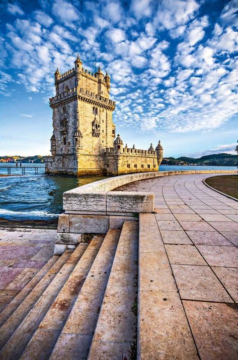 Como passar dois dias perfeitos em Lisboa | Viagem e Turismo Magic Places, Lisbon Travel, Portuguese Culture, Visit Portugal, Belem, Portugal Travel, Porto Portugal, Lisbon Portugal, Blue Skies