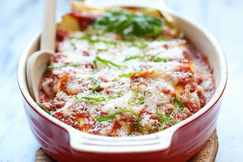 Baked Ravioli - Damn Delicious Baked Ravioli, Resep Pasta, Ravioli Bake, Ravioli Recipe, Diner Recept, Fettuccine Alfredo, Think Food, Minestrone, Italian Dishes