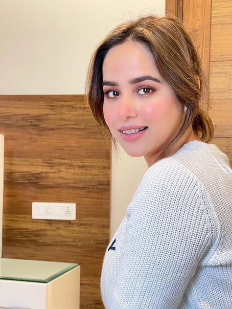 Sunanda Sharma, Life Goals List, Hot Dresses Tight, Demi Rose, Indian Bridal Fashion, Latest Pics, Celebrity Pictures, Indian Bridal, Stylish Girl