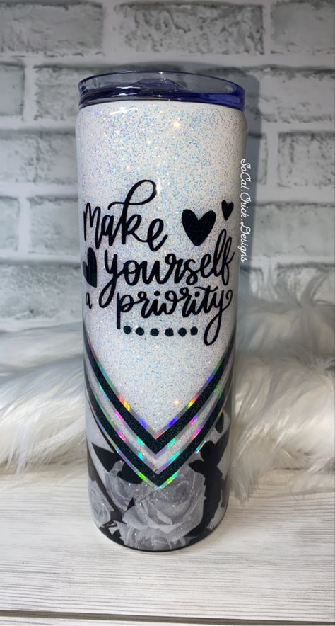 Beer Tumbler Ideas, Split Tumbler Ideas, V Split Tumbler Ideas, V Split Tumbler, Split Tumbler, Yeti Mugs, Epoxy Crafts, Diy Tumbler, Epoxy Tumblers