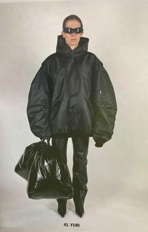 Balenciaga Runway, Balenciaga Outfit, Jacket Baseball, Man Jacket, Dark Style, Archive Fashion, Fall 2022, Mode Inspo, Bomber Jackets