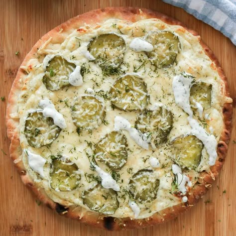 Incredibly easy to make using simple ingredients, this dill pickle pizza recipe is so scrumptious and perfect for your next pizza night! Dill Pizza Recipe, Pickel Pizza Recipe, Pickle Pizza Sauce, Pickle Ranch Pizza, Pickle Pizza With Garlic Sauce, Dill Pickle Pizza, Pickle Pizza Recipe, Pizza Dipping Sauce, Pickle Pizza