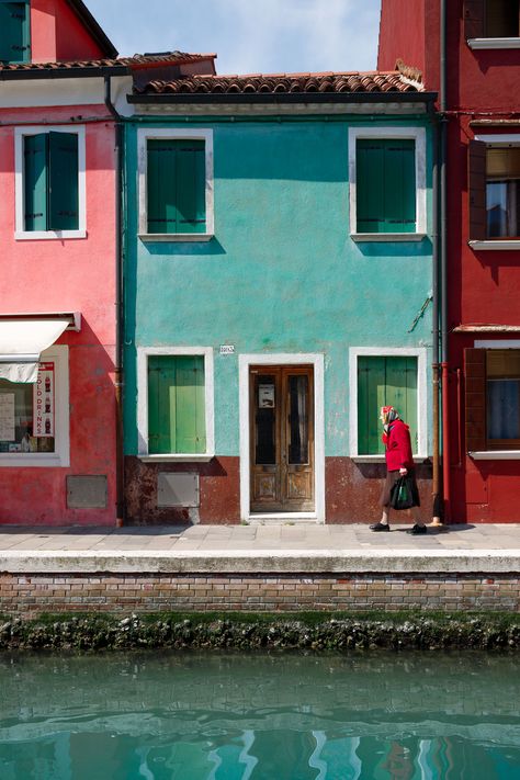 Turquoise House, Burano Italy, Italy Love, Green Shutters, Colourful Buildings, Cute House, Urban Sketching, 그림 그리기, Shutters