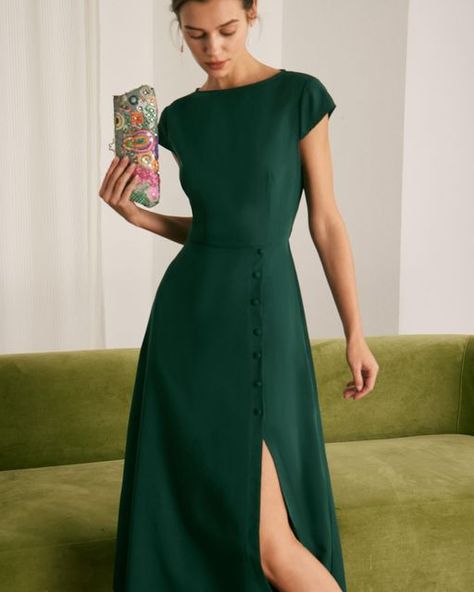 Colorful Midi Dress, Cutout Midi Dress, Boat Neck Dress, Perfect Wardrobe, Green Midi Dress, Out Back, Style Mistakes, Knee Length Dresses, Floral Midi Dress