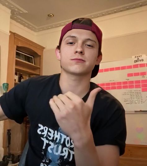 Tom Holland Zendaya, Tom Holland Imagines, Tom Holland Peter Parker, Tom Holland Spiderman, Tommy Boy, Man Thing Marvel, Avengers Endgame, My Bed, Just A Reminder