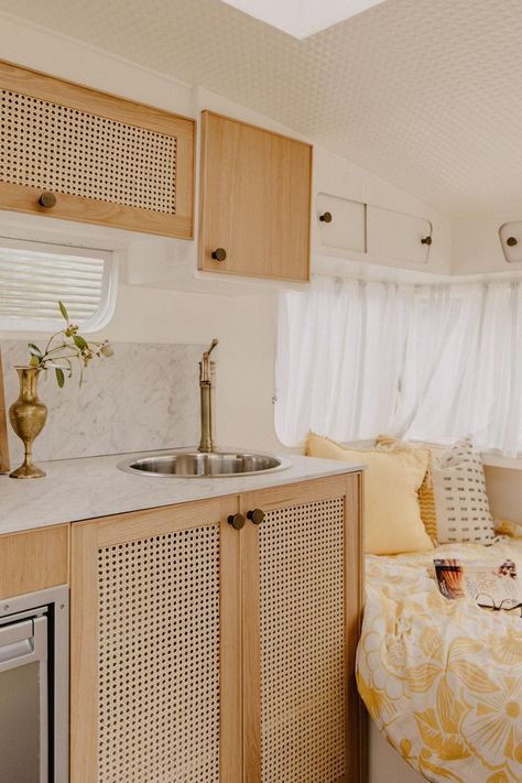 Kethy Caravan Vintage, Camper Vintage, Yellow Exterior, Caravan Decor, Caravan Makeover, Airstream Remodel, Caravan Renovation, Kombi Home, Retro Caravan