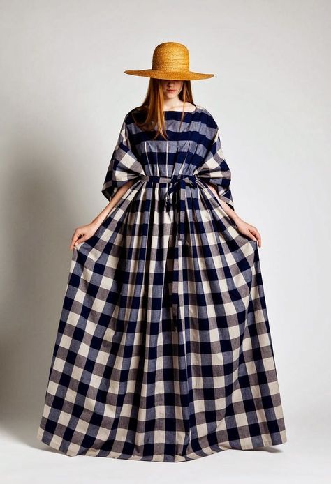 Classic Picnic, Gingham Trend, Petal Dress, Oversize Dress, Picnic Inspiration, Navy Print, Yellow Hat, Oversized Dress, Summer Hat