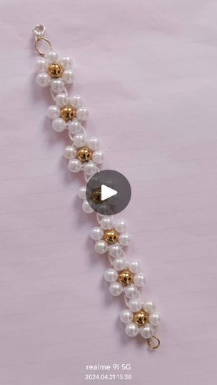 Beaded Daisy Bracelet, Mohit Chauhan, Beaded Daisy, Bracelets Handmade Diy, Bracelet Craft Diy, Daisy Bracelet, Beading Tutorial, Instagram Diy, April 29