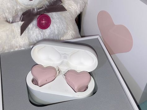 #headphones #pink #girly #aesthetic Pink Headphones Aesthetic, Heart Headphones, Pink Girly Aesthetic, Apple Gadgets Iphone, Headphones Pink, Headphones Aesthetic, Apple Gadgets, Pink Headphones, Cute Headphones