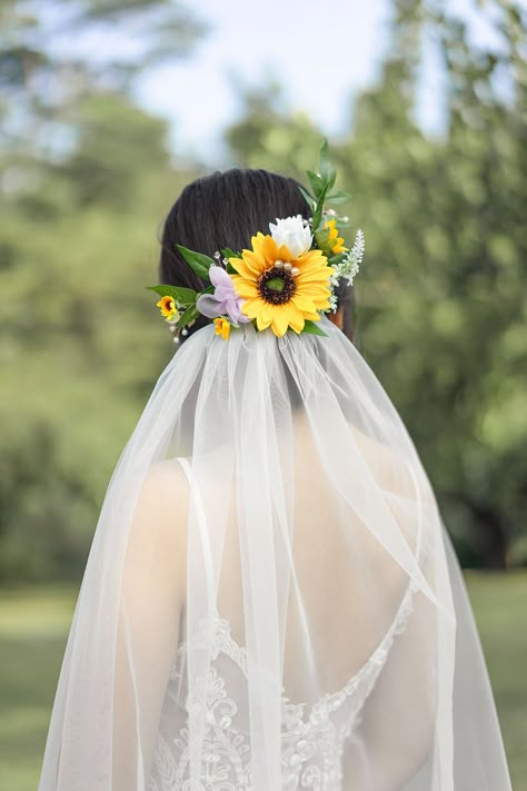 Faux Wedding Flowers, Flowers Bridal Hair, Sunflower Wedding Decorations, Rustic Sunflower Wedding, Sunflower Themed Wedding, Arch Flowers, Bridal Hair Flowers, Future Wedding Plans, Vintage Wedding Decorations