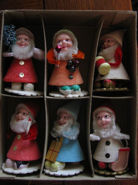 Down in the catacombs of the north pole, bodies of mummified elves can still be seen to this day..... Vintage Christmas Elves, Jokes Christmas, Elves Christmas, Christmas Elves, Christmas Collectibles, Shiny Brite, Old Christmas, Old Fashioned Christmas, Christmas Figurines