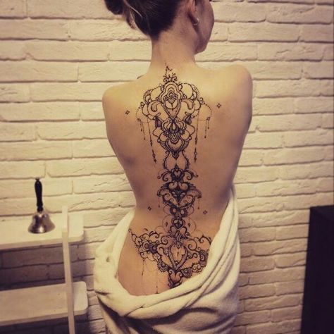 Body Mehndi Designs, Full Body Mehndi, Spine Henna, Body Mehndi, Full Body Henna, Henna Tattoo Back, Again Tattoo, Back Henna, Spine Tats