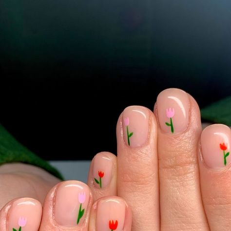 Gel Nail Art Flowers, Easy Minimal Nail Art, Minimal Flower Nail Design, Tulip On Nails, Natural Nail Gel Manicure Designs, Simple Pattern Nails, Negative Space Nail Designs, Tiny Nail Art, Tiny Flower Nails