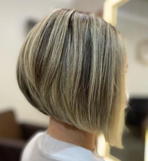 Soft Inverted Concave Bob Soft Bob Haircut, Medium Inverted Bob, Creamy Blonde Balayage, Wavy Inverted Bob, Soft Bob, Inverted Bob Short, Concave Bob, Haircuts Women, Inverted Long Bob