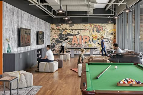 Game room at TripAdvisor - Needham Headquarters Office Pool, Gaming Room Decor, Recreational Room, Youth Room, Office Games, Design Apartment, Cool Office, Billiard Room, Game Room Design