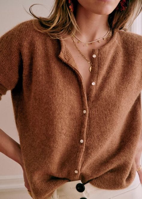 Classic Parisian Style from Sézane Sezane Gaspard, Gaspard Cardigan, Style Parisienne, Mode Tips, Warm Cardigan, Paris Mode, Blazer Outfit, Soft Cardigan, Stylish Sweaters