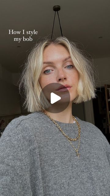 Polly Sayer on Instagram: "🔉Sound on for explanation! 🔉 HOW I STYLE MY BOB I’m a few days into having a short bob and loving how low maintenance it is, so here are my styling tips if you’re considering going for the chop! For reference, I have fine hair that’s pretty poker straight. I asked my hairdresser for a blunt, one length bob with no layers. Cut by @elliotbutehair & colour by @hairpaintingbymaxine both at @hershesons Fitzrovia Products used: @theouai Wave Spray @hairbysammcknight Cool Girl Texture Spray" Kort Bob, Short Blonde Bobs, Short Bobs, Trendy Bob Hairstyles, Messy Bob Hairstyles, Blonde Bob Hairstyles, Chin Length Bob, Chin Length Hair, Bob Haircut For Fine Hair