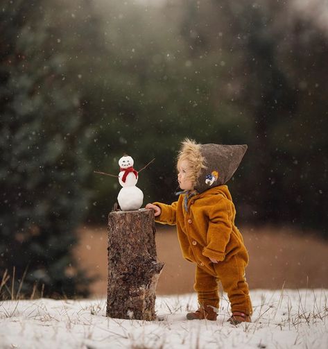 Christmas Photoshoot Kids, Mini Snowman, Snow Photoshoot, Toddler Photoshoot, Baby Christmas Photos, Snow Photography, Toddler Photos, Winter Photoshoot, I Love Winter