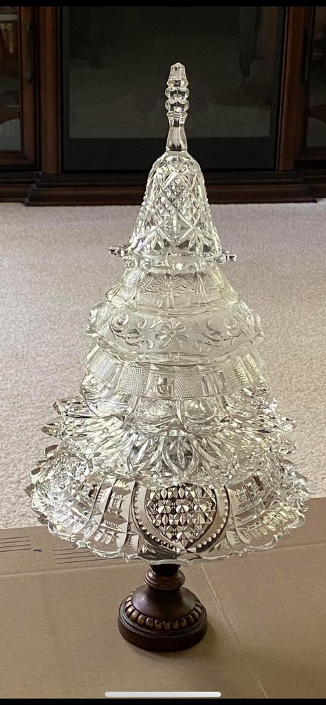 Crystal Dish Christmas Tree, Glass Dish Christmas Tree, Glass Bowl Christmas Tree Diy, Crystal Bowl Christmas Tree, Diy Glass Christmas Tree, Diy Crystal Christmas Tree, Thrift Crafts, Glass Bowl Christmas Tree, Jeweled Christmas Trees