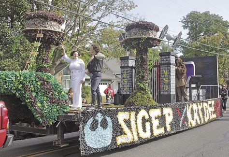 Float Parade Ideas, Carnival Floats, Homecoming Floats, Star Fighter, Parade Ideas, Parade Float, Homecoming, Float, Carnival