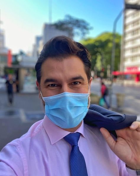 Dr Fernando Gomes Pinto, Gas Work, Dr Fernando, Beard Images, Taylor Kinney Chicago Fire, 1 Million Followers, Innocent Person, Picture Of Doctor, Medical Photos