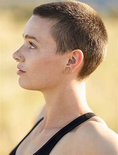 45 Superchic Shaved Hairstyles for Women in 2016 | Buzzed hair women ... Short Buzzed Hair, Buzzed Hair Women, Buzz Haircut, Buzz Cut Women, Androgynous Haircut, Shaved Hair Women, Super Short Haircuts, Buzz Cut Hairstyles, Buzzed Hair