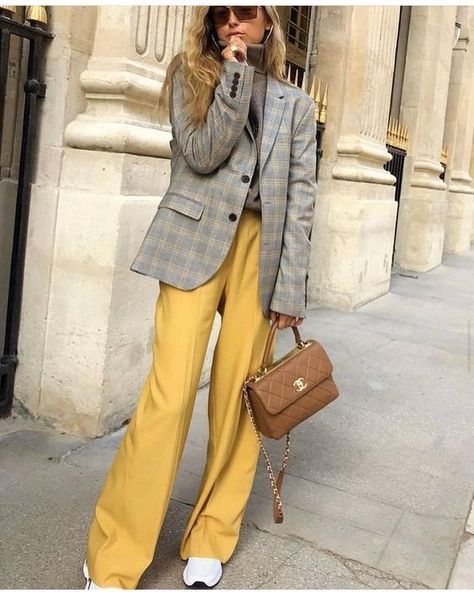 Style Casual Chic, Yellow Pants, Yellow Outfit, Winter Mode, Street Style Paris, Mode Vintage, Fashion Mode, Looks Style, Street Chic