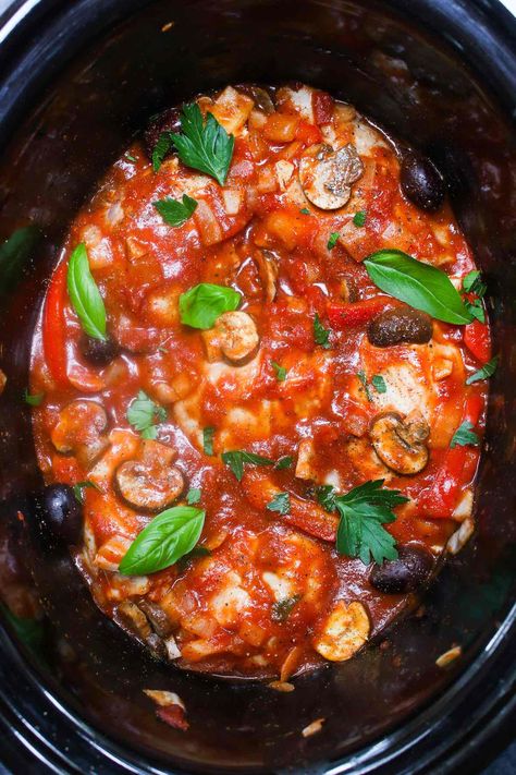 This easy and healthy Crock Pot Chicken Cacciatore is a tender and flavorful Italian chicken dinner recipe made in a slow cooker. Chicken thighs or chicken breasts are simmered in a rich and mouth-watering cacciatore sauce, absorbing all the delicious flavors! Crock Pot Chicken Cacciatore, Chicken Cacciatore Slow Cooker, Crockpot Chicken Cacciatore, Italian Chicken Crockpot, Crockpot Chicken Healthy, Cacciatore Recipes, Chicken Cacciatore Recipe, Italian Chicken Recipes, Lean And Green