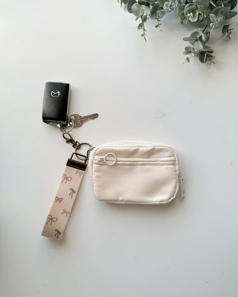 This combo is everything🫶🏻 I am ditching my big wallet for this small, compact wallet that attaching to our wrist lanyards. This wallet holds alll of your cards, cash, and even your chapstick. There is a pocket in the front for your money, a pocket in the back for your id, card slots on the inside with a mesh pouch literally so much room. We have 4 colors available cream, black, black and white checker and beige checker and only 5 of each color!! We are currently selling these as a set for... Cute Keychains For Car Keys And Wallet, Lanyard With Wallet, Cardholder Wallet Keychain, Pouch Wallets With Card Slots For On-the-go, Wallet Keychain, Lanyard Wallet, Mesh Pouch, Black Keychain, Key Keychain