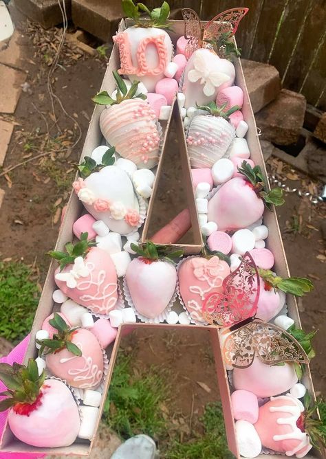 Letter Filled With Sweets, Letter Dessert Boxes, Dessert Letter Box Ideas, Strawberry Letter Box Ideas, Chocolate Covered Desserts, Jumbo Letters, Breakable Heart, Chocolate Covered Strawberry Recipe, Chocolate Covered Strawberries Bouquet