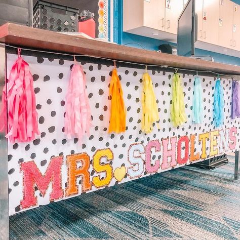 We Are Going To Have A Colorful Year, Kindergarten Classroom Teacher Desk, Colorful Classroom Theme High School, Teacher Desk Name Banner, Cricket Classroom Ideas, Teacher Desk Garland, Teacher Kindergarten Classroom, How To Decorate A Preschool Classroom, Stony Clover Classroom